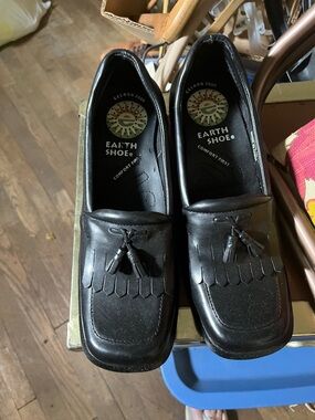 Womens  Black Tassel Loafers earth shoe 8 1/2